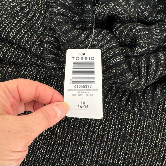 NWT Torrid Lurex Cable Pullover Cold Shoulder Turtle Neck Black Size 1 (14-16) - Picture 8 of 16